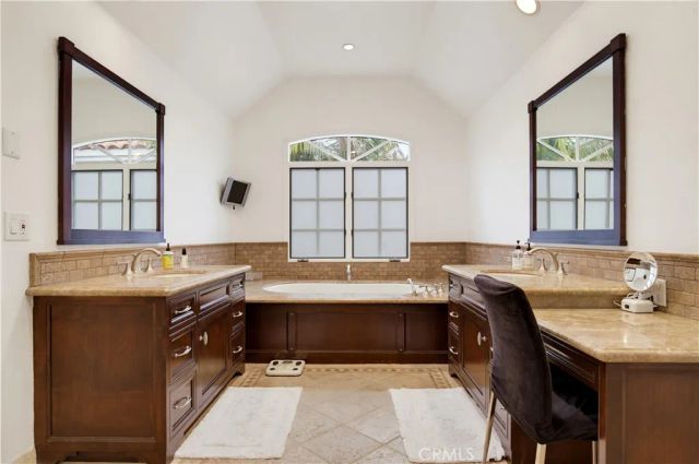 4155 Vicasa, Calabasas, CA 91302