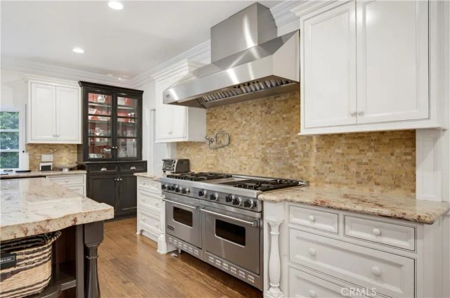 4155 Vicasa, Calabasas, CA 91302