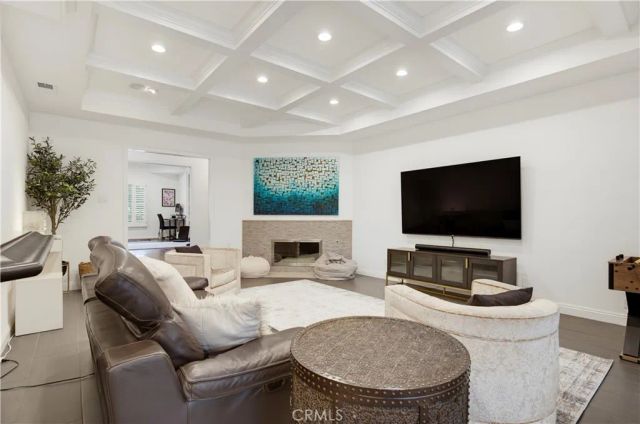 4155 Vicasa, Calabasas, CA 91302