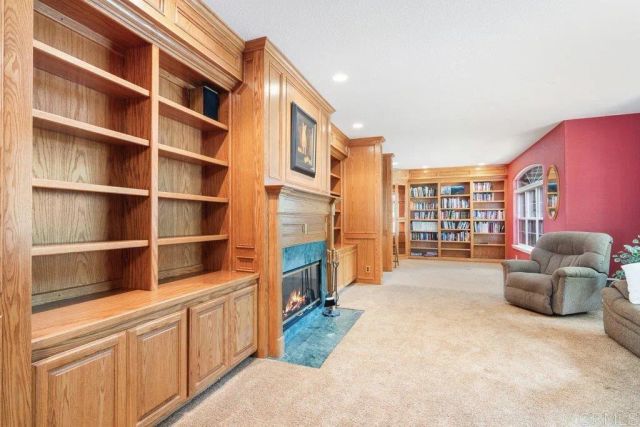 4327 Hollyhill Road, Vista, CA 92084