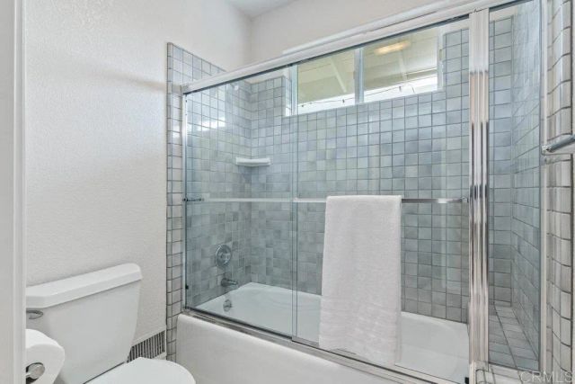 4327 Hollyhill Road, Vista, CA 92084