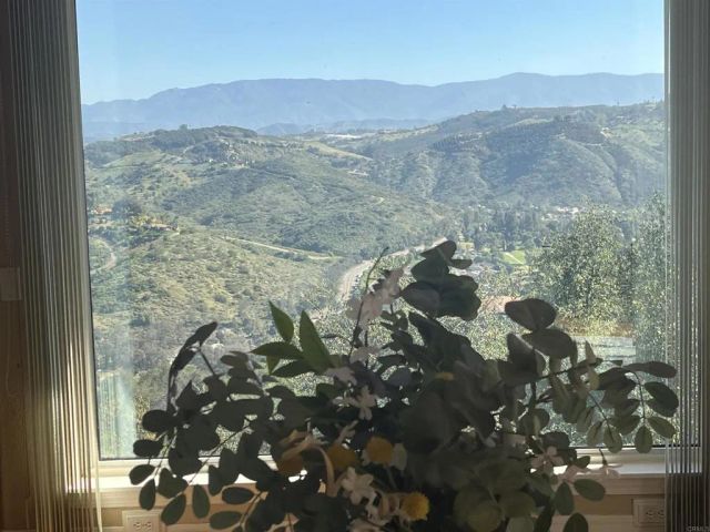 4327 Hollyhill Road, Vista, CA 92084