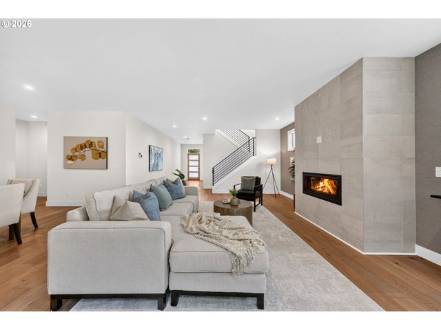 9228 Sw 50TH Ave, Portland, OR 97219