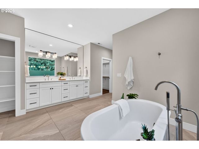 9228 Sw 50TH Ave, Portland, OR 97219