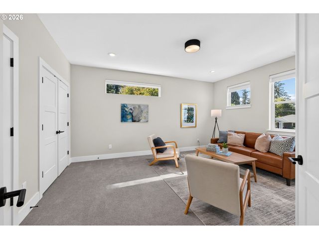 9228 Sw 50TH Ave, Portland, OR 97219