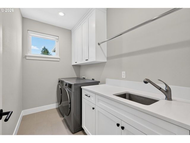 9228 Sw 50TH Ave, Portland, OR 97219