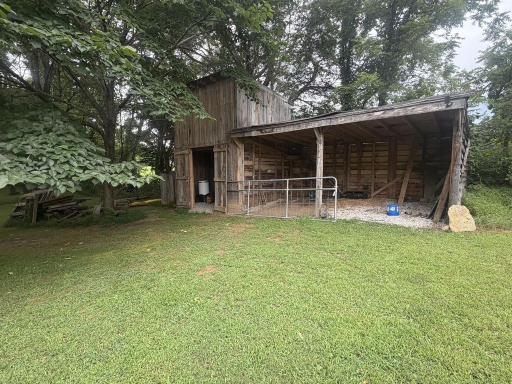 8732 Old State Highway 28, Pikeville, TN 37367