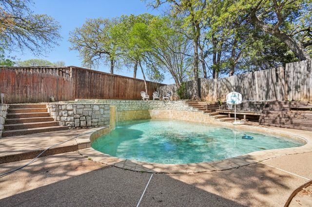 2307 Harrington Court, Euless, TX 76039