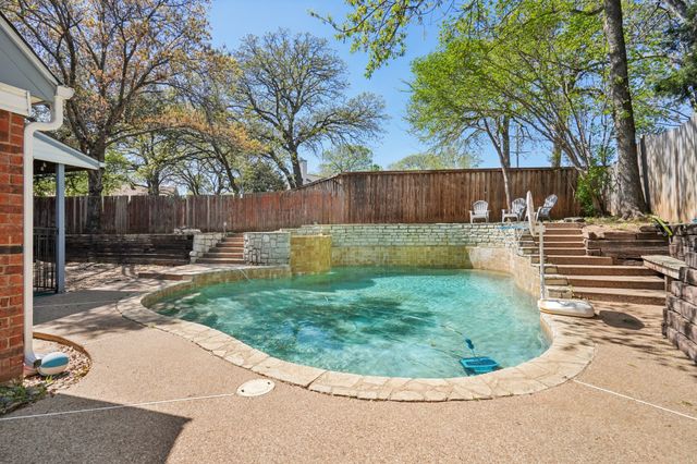 2307 Harrington Court, Euless, TX 76039