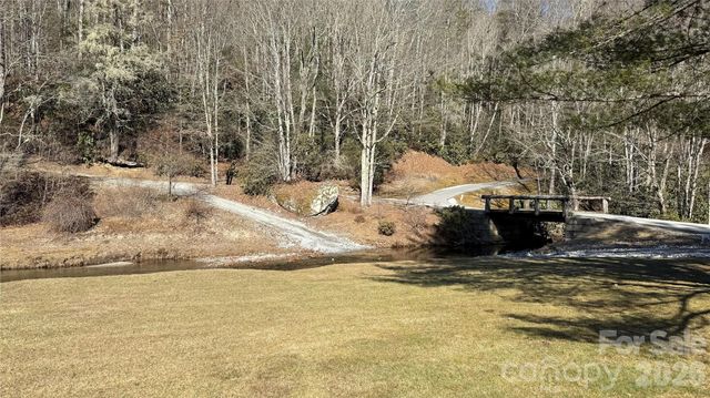 207 Receptive Drive 29, Glenville, NC 28736