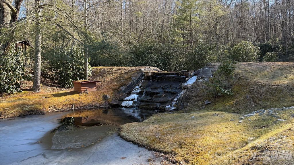 207 Receptive Drive 29, Glenville, NC 28736