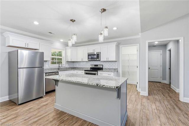 109 Brooke Ridge Drive, Thomasville, NC 27360
