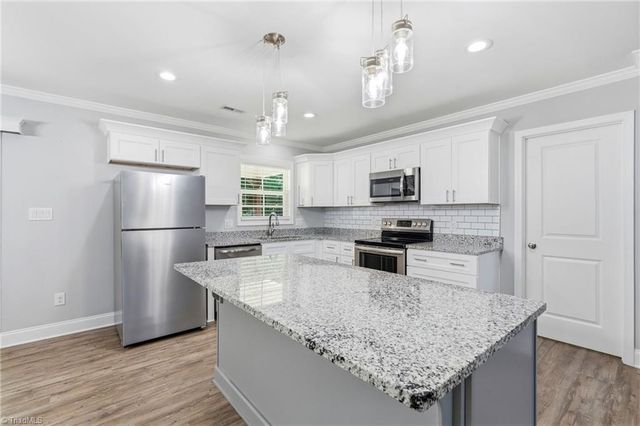 109 Brooke Ridge Drive, Thomasville, NC 27360