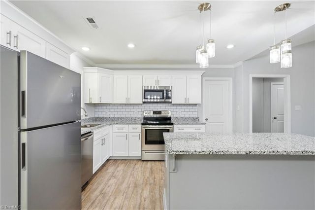 109 Brooke Ridge Drive, Thomasville, NC 27360