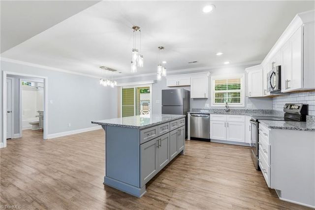 109 Brooke Ridge Drive, Thomasville, NC 27360