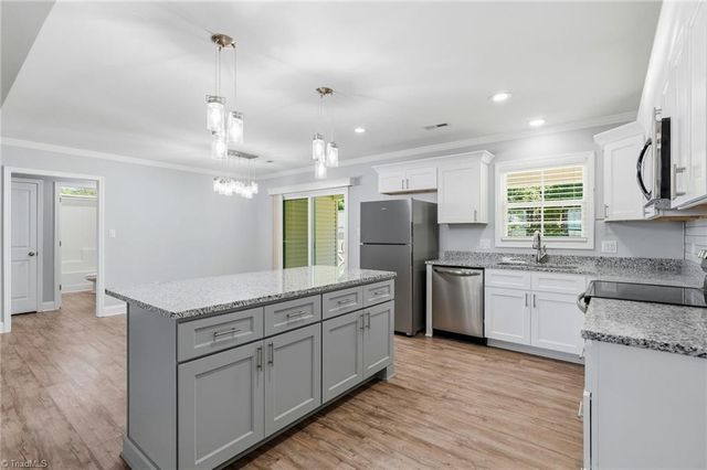 109 Brooke Ridge Drive, Thomasville, NC 27360