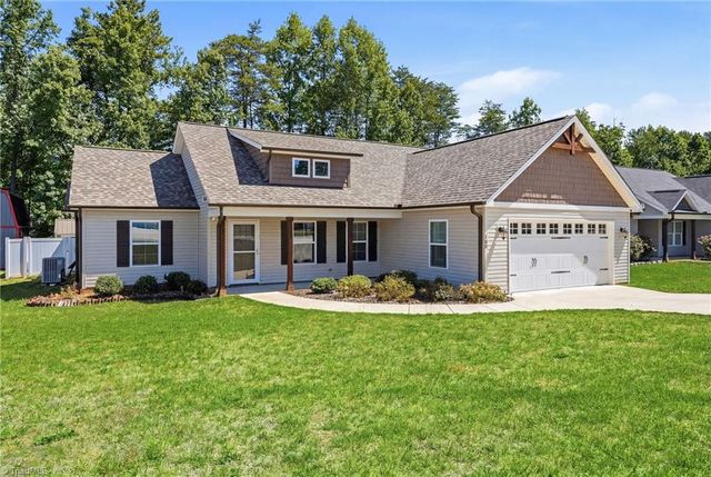 109 Brooke Ridge Drive, Thomasville, NC 27360