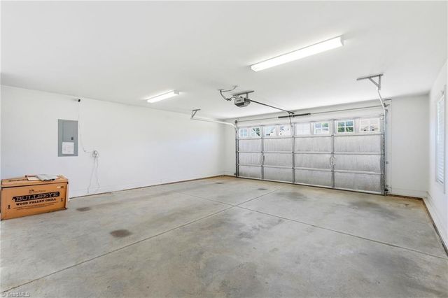 109 Brooke Ridge Drive, Thomasville, NC 27360