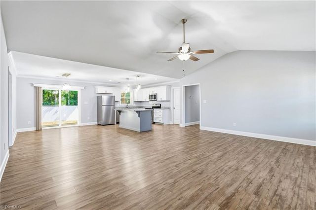109 Brooke Ridge Drive, Thomasville, NC 27360