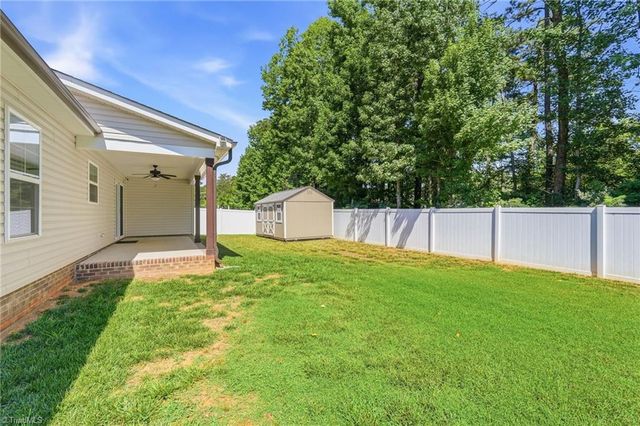 109 Brooke Ridge Drive, Thomasville, NC 27360