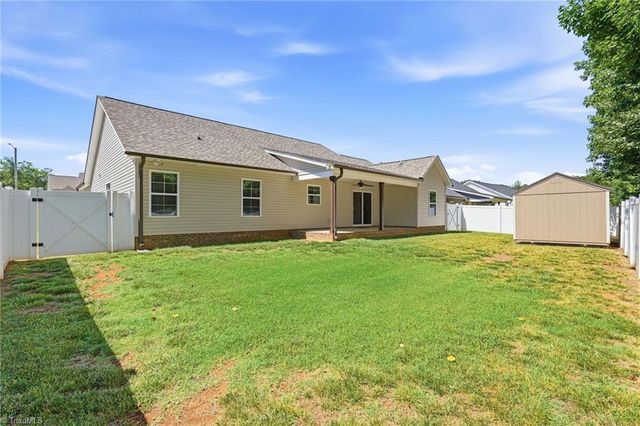109 Brooke Ridge Drive, Thomasville, NC 27360