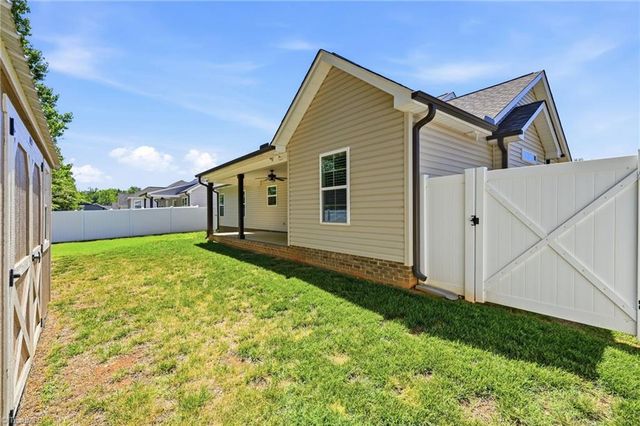 109 Brooke Ridge Drive, Thomasville, NC 27360
