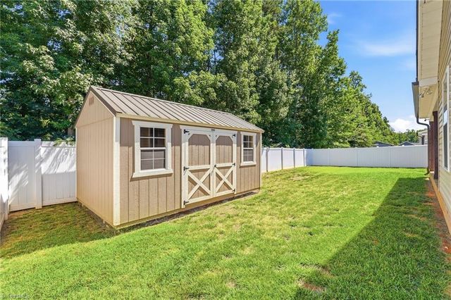 109 Brooke Ridge Drive, Thomasville, NC 27360