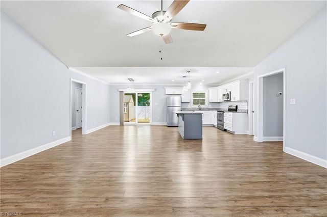109 Brooke Ridge Drive, Thomasville, NC 27360