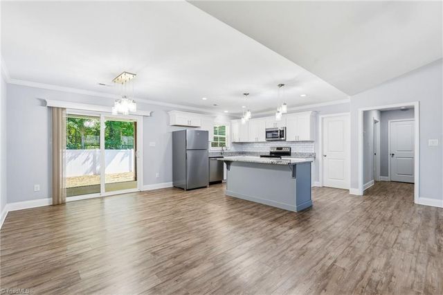 109 Brooke Ridge Drive, Thomasville, NC 27360