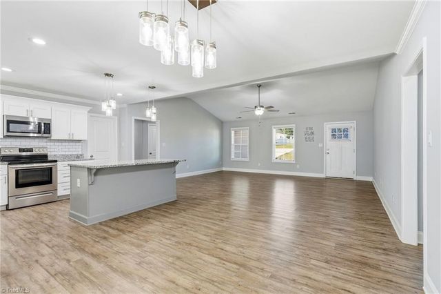 109 Brooke Ridge Drive, Thomasville, NC 27360