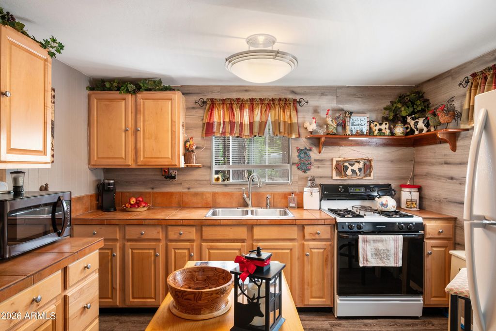 Image 16 of property listing at 1659 MORMON Road, Happy Jack, AZ 86024
