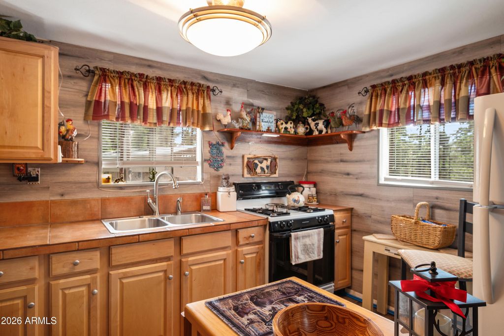 Image 17 of property listing at 1659 MORMON Road, Happy Jack, AZ 86024