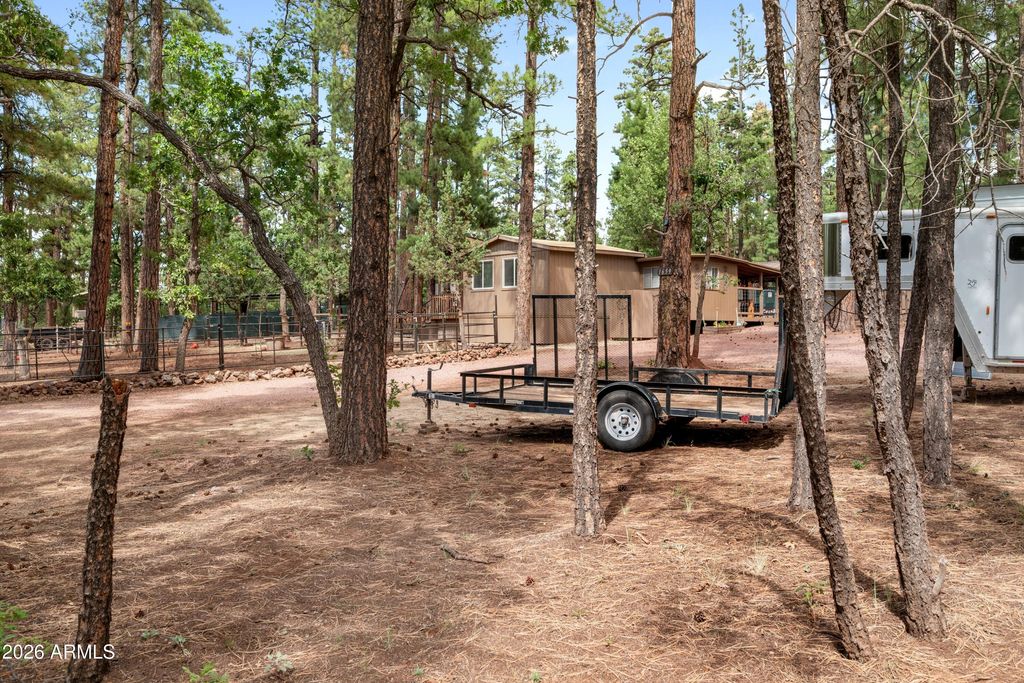 Image 4 of property listing at 1659 MORMON Road, Happy Jack, AZ 86024