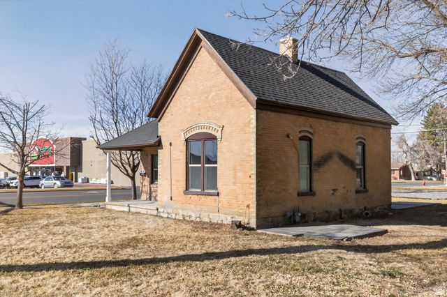 805 E 400 S, Springville, UT 84663