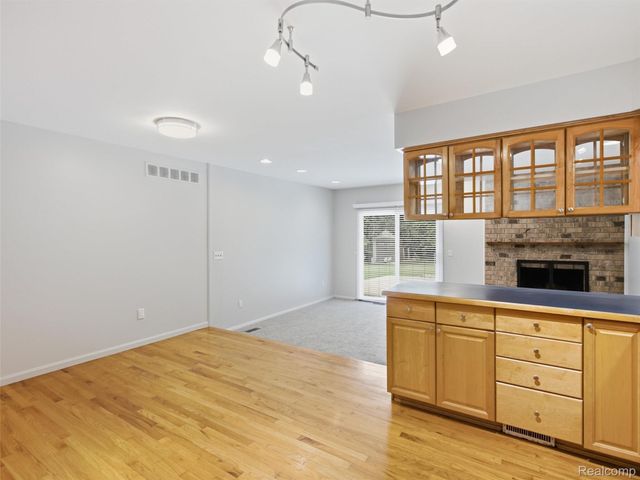 2387 Sanders Place, Bloomfield Hills, MI 48302