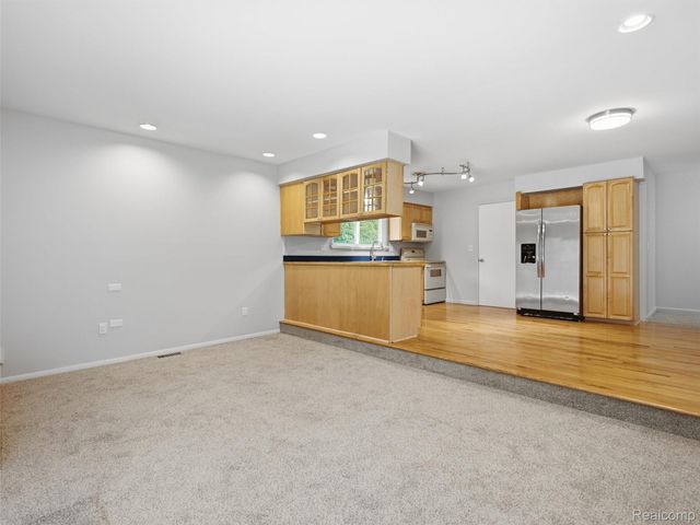 2387 Sanders Place, Bloomfield Hills, MI 48302