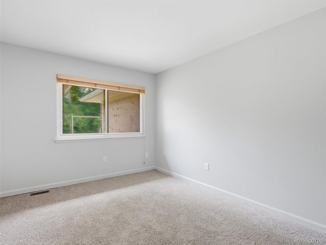 2387 Sanders Place, Bloomfield Hills, MI 48302