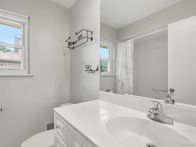 2387 Sanders Place, Bloomfield Hills, MI 48302