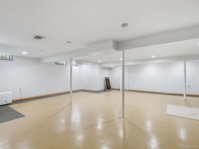 2387 Sanders Place, Bloomfield Hills, MI 48302