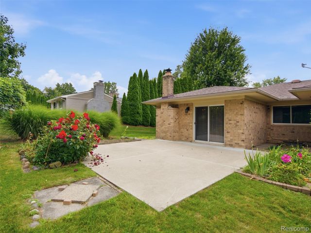 2387 Sanders Place, Bloomfield Hills, MI 48302