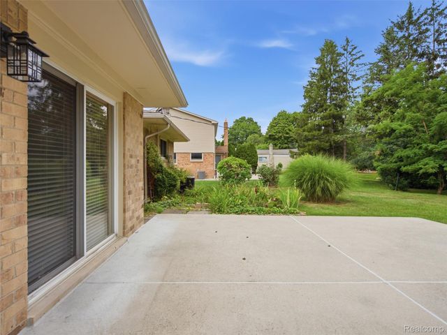 2387 Sanders Place, Bloomfield Hills, MI 48302
