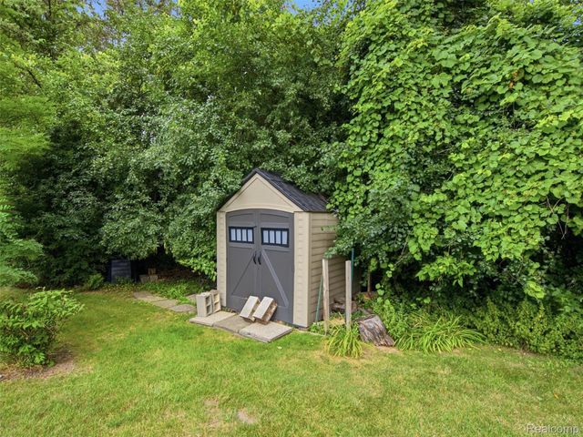 2387 Sanders Place, Bloomfield Hills, MI 48302