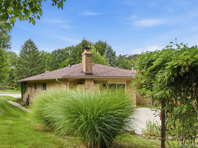 2387 Sanders Place, Bloomfield Hills, MI 48302