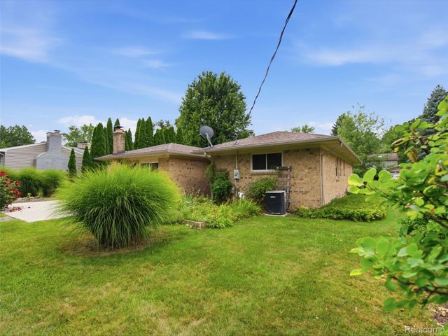 2387 Sanders Place, Bloomfield Hills, MI 48302