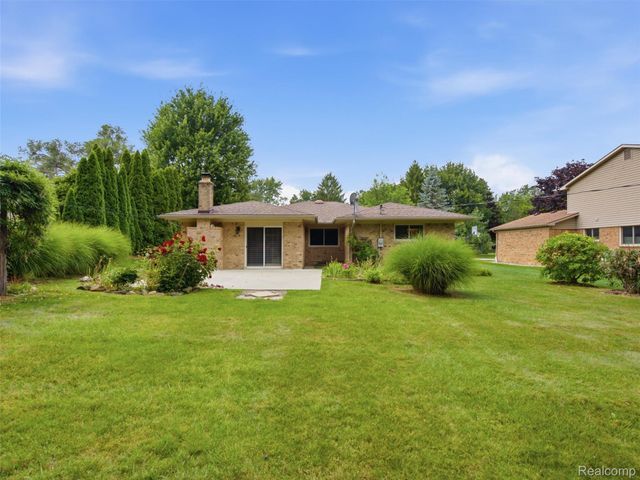 2387 Sanders Place, Bloomfield Hills, MI 48302