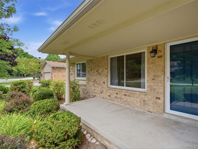 2387 Sanders Place, Bloomfield Hills, MI 48302