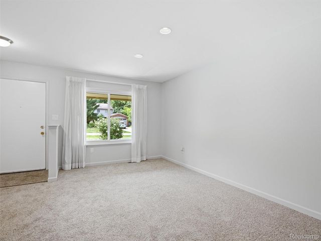 2387 Sanders Place, Bloomfield Hills, MI 48302
