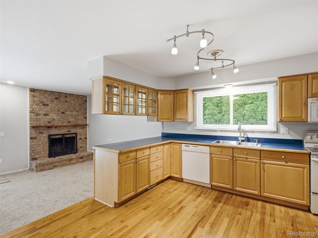 2387 Sanders Place, Bloomfield Hills, MI 48302