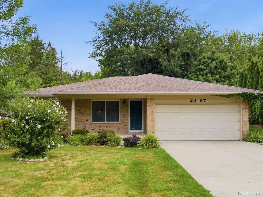 2387 Sanders Place, Bloomfield Hills, MI 48302