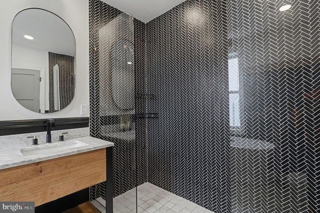 2530 W GIRARD AVE, Philadelphia, PA 19130